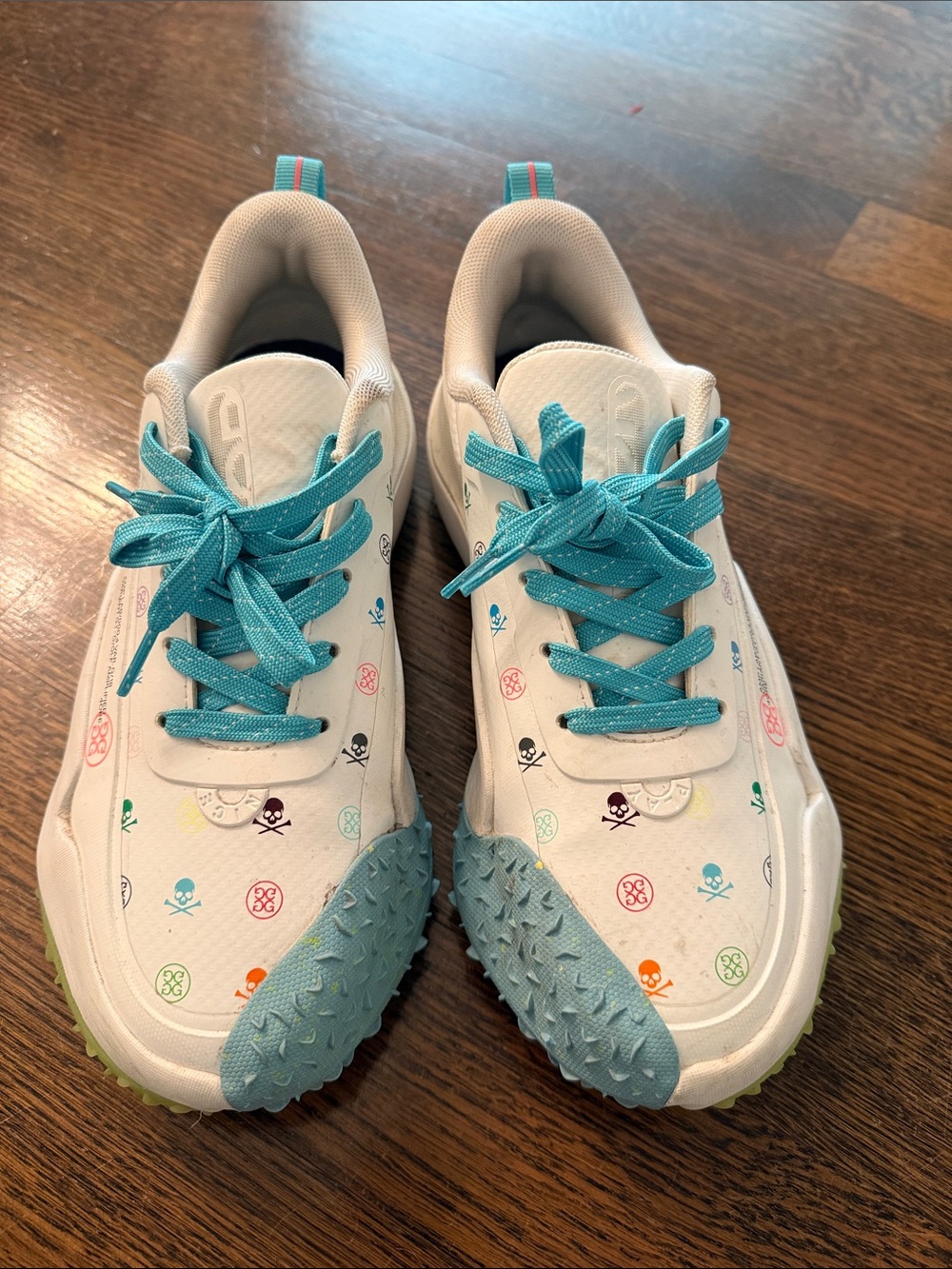 G/FORE MG4+ O2 Gradient Skull & Tees golf shoes in Snow/Multi. Great condition